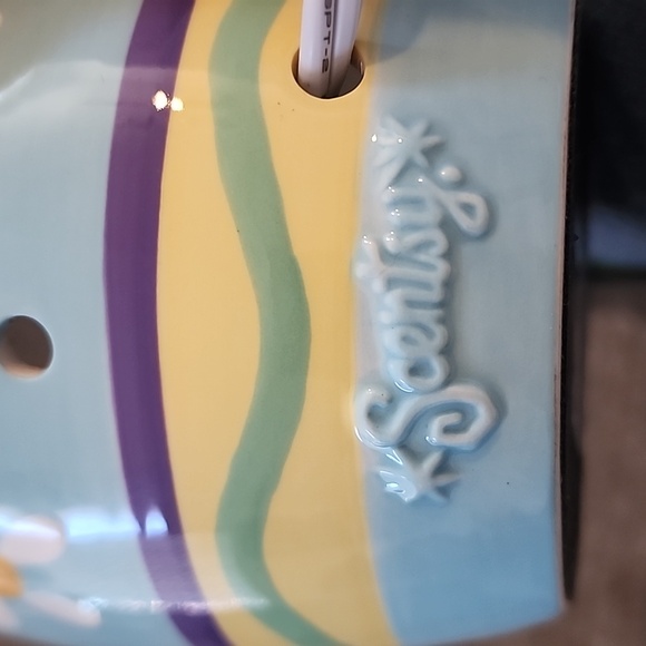 Scentsy Easter Egg Full Size wax warmer/ nightlight. Retired - Picture 10 of 16